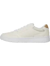 Zapatillas de corte bajo estilo baloncesto con suela cupsole, confeccionadas en una mezcla de cuero y materiales sintéticos. Presentan detalles de ventilación en la puntera, cordones al tono y el logo de la marca en el lateral y la lengüeta.