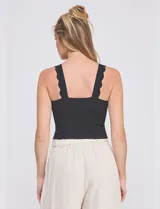 Top negro de encaje marca Allie Rose, con copa armada y breteles anchos.