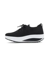 Championes urbanos Hush Puppies modelo Amaze, color negro con suela blanca de plataforma. Confeccionados con capellada de tejido flyknit transpirable y plantilla con tecnología memory foam para mayor amortiguación.