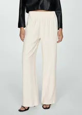 Pantalon wideleg de tiro alto, confeccionado en tejido fluido, con cintura elástica y diseño sin cierre.