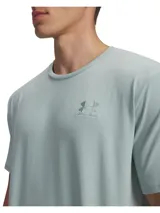 Remera deportiva Under Armour de manga corta color verde menta, con cuello redondo y el logotipo de la marca estampado en el pecho.