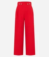 Pantalón wide leg de sastrería color rojo, de cintura alta con aletas abotonadas, pliegues y pinzas.