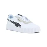 Championes Puma modelo Carina 3.0, de color blanco con detalles de estampado animal print de serpiente en el lateral y en el talón. Cuentan con suela plataforma texturizada.