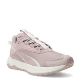 Championes de running Puma modelo Extend Lite Trail, color rosado con detalles en blanco. Presentan una construcción en malla transpirable con refuerzos sintéticos, sistema de cordones con lengüeta integrada y suela de goma con relieve para mayor tracción.