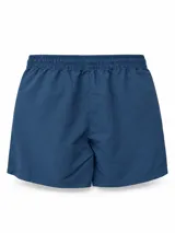 Short de baño negro con cintura elástica y cordón ajustable blanco. Cuenta con bolsillos laterales y pequeño aplique redondo en el borde inferior.