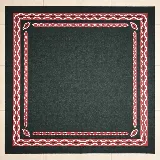 Pañuelo de seda color negro con diseño de guardas geométricas en tonos rojos y blancos en los bordes.