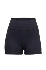 Minishort negro de tiro alto, con cintura con doble tela y recorte en la parte posterior.