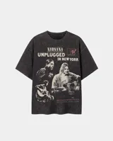 Remera de algodón con efecto stone wash, corte oversize y estampa frontal gráfica de la banda Nirvana en su presentación Unplugged in New York.