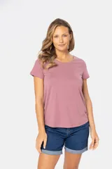 Remera de manga corta y cuello redondo, color verde menta jaspeado.