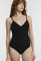 Body negro con estampado animal print, breteles finos y copas removibles.