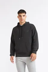 Canguro Quiksilver Saturn para hombre, color negro con efecto lavado, capucha con cordón ajustable, bolsillo frontal tipo canguro y pequeño logo bordado en el pecho.