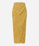 Pollera lápiz de tiro alto, con cierre trasero, estampa de ráfagas y tela satinada.