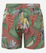 Bermuda de baño para hombre, color base rojizo/terracota, con estampado tropical de hojas verdes y bananas. Posee cintura elástica con cordón ajustable y bolsillos laterales.