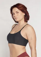 Soutien top color piel de microfibra sin costuras, con breteles regulables y copas removibles.