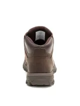 Bota de caña baja Caterpillar, confeccionada en cuero de color marrón oscuro. Presenta un diseño robusto con cordones al tono, suela de goma dentada para mayor tracción y el logo de la marca grabado en el lateral y en la puntera.