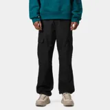 Pantalón cargo negro de corte recto con bolsillos laterales con solapa y bolsillos traseros con cierre de botón.