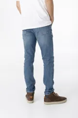 Pantalón de jean negro de corte recto.