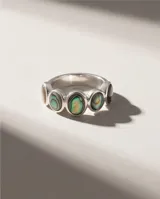 Anillo de plata 925 con incrustaciones de nácar abulón en forma circular.
