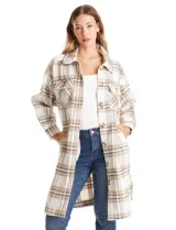 Sobrecamisa larga de tejido soft con diseño a cuadros en tonos beige y blanco. Presenta cuello con solapa, cierre frontal con botones, bolsillos aplicados en el pecho y mangas largas con puños abotonados.