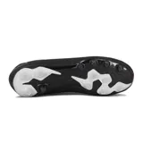 Championes de fútbol Diadora Striker Md, color negro con logo de la marca en los laterales y suela con tapones.