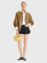 Bolso tipo tote Longchamp Le Pliage Xtra, color amarillo, con doble asa superior y cierre de solapa con botón a presión.