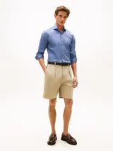 Camisa de manga larga azul con micro estampado texturizado, cuello clásico con tecnología Flex Collar y cierre frontal con botones.