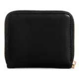 Billetera Guess modelo Laurel de formato compacto y diseño zip-around, confeccionada en material sintético color negro con textura lisa. Presenta el logo de la marca en letras metálicas doradas en la parte frontal y cierre perimetral con tirador metálico.
