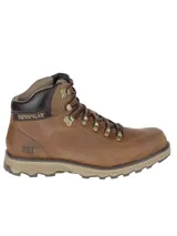 Bota de cuero color marrón con diseño robusto, cordones frontales con ganchos metálicos, cuello acolchado y suela de goma con relieve para mayor tracción.