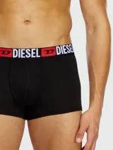Boxer de algodón negro con cintura elástica ancha que presenta el logo de la marca Diesel en letras blancas y rojas.