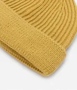 Gorro corto tipo leñador de lana acrálica color menta, con dobles y tejido texturizado sin costura.