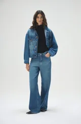 Campera clásica de jean azul con avíos color cobre, suavizado y lavado stone wash.