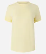 Remera básica de algodón color celeste, con cuello redondo y mangas cortas con vuelta fija.