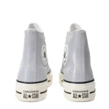 Championes Converse Ctas Lift Hi de lona brillante con acabado metalizado plateado, diseño de caña alta, plataforma y cordones blancos.