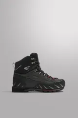 Bota de montaña color verde con detalles en gris y negro. Cuenta con membrana impermeable, sistema Recco para localización en avalanchas, puntera reforzada con tecnología Shield Protect Max y suela de goma antideslizante resistente a bajas temperaturas. Incluye plantilla OrthoLite extraíble.