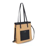 Cartera tipo tote de estructura vertical, color negro, con doble asa larga para llevar al hombro y correa desmontable y regulable. Cuenta con bolsillo frontal exterior de fácil acceso y detalles de costuras visibles.