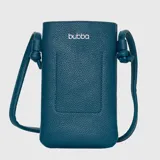 Phone bag marca Bubba, color lila, confeccionado en cuero vegano con textura granulada. Presenta un diseño minimalista vertical con logo de la marca grabado en el frente y correa larga ajustable mediante nudos laterales.