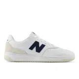 Championes New Balance BB80 de cuero blanco con logo azul marino y detalles en gamuza color crema.