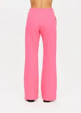 Pantalón acampanado color rosa con cintura elástica y cinta bordada en las costuras laterales.