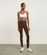 Top deportivo Get Over de poliamida, con breteles finos, escote redondo y diseño liso. Cuenta con copas integradas para mayor soporte.