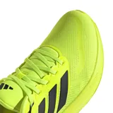 Championes de running Adidas Run Falcon 5, color verde lima con detalles en negro. Cuentan con mediasuela Cloudfoam para mayor amortiguación, plantilla OrthoLite y suela Adiwear para mayor durabilidad y tracción.