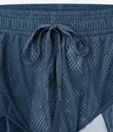 Bermuda deportiva masculina de color azul, con cintura elástica y cordón interno de ajuste.