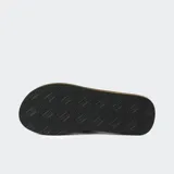 Sandalias tipo ojota Reef con capellada de gamuza color tostado y base de goma negra con detalle de línea tostada en el lateral. Cuenta con plantilla texturizada para mayor agarre y logo de la marca grabado en el talón.