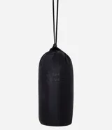 Chaleco puffer deportivo negro, ultraligero, con cuello alto y cierre frontal con cremallera. Incluye bolsita para guardarlo.