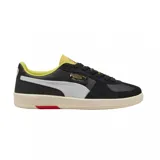Championes Puma modelo Palermo en colaboración con Ferrari, de diseño urbano con base negra, detalles en blanco y amarillo, y suela de goma en tono crema con acento rojo.