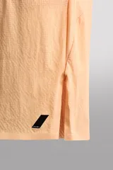Pantalones cortos de entrenamiento Zara Athleticz en color salmón, confeccionados en tejido técnico ligero y elástico con estructura. Cuentan con cintura elástica ajustable, forro interior, bolsillos laterales y perneras con aberturas laterales.