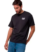 Remera de manga corta color negro con cuello redondo y logo de la marca CAT estampado en el pecho.