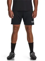 Short deportivo Under Armour de la línea Challenger, color negro. Confeccionado en tejido de punto ligero y de secado rápido, cuenta con paneles laterales de malla para mayor transpirabilidad y cintura elástica con cordón interno. Incluye el logo de la marca estampado en la pierna izquierda.