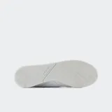 Championes New Balance RC42, color blanco, confeccionados en cuero y gamuza, con logo "N" característico en los laterales y suela de goma.