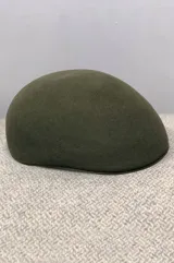 Gorra inglesa verde militar de paño.