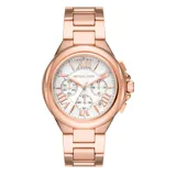 Reloj Michael Kors modelo Camille, con caja y pulsera de acero inoxidable color oro rosa, esfera blanca con números romanos y tres subesferas de cronógrafo.